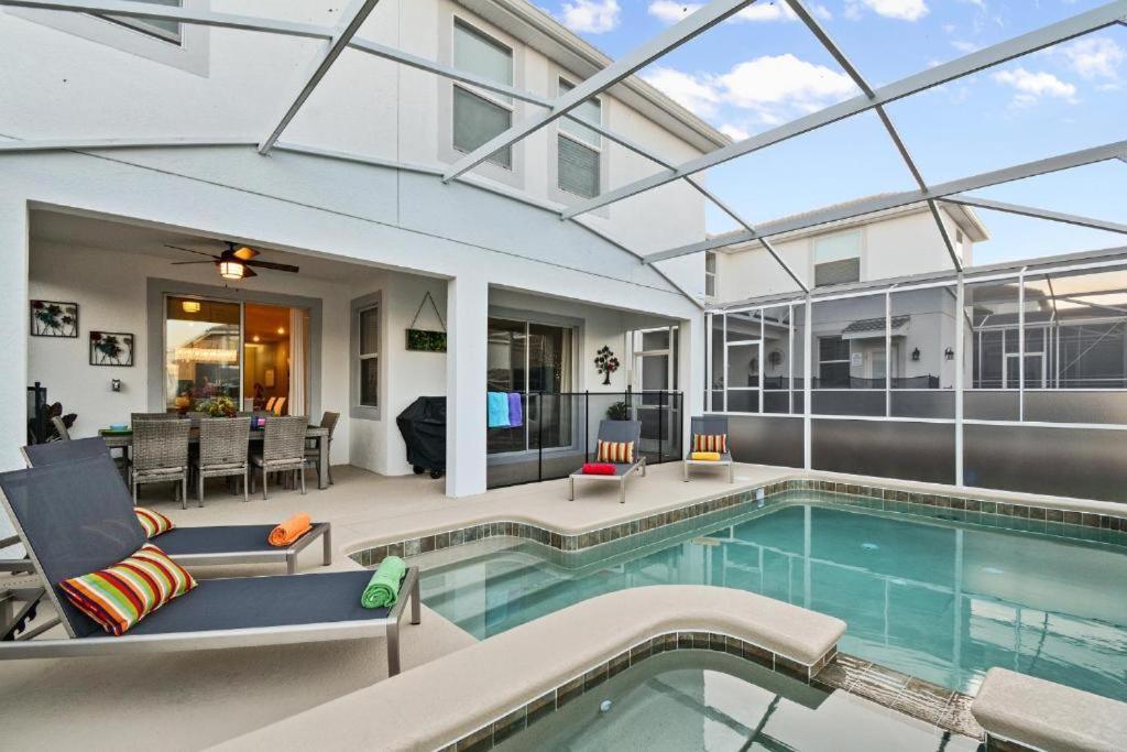 Wonderful 18 Minutes Away From Disney! Villa
