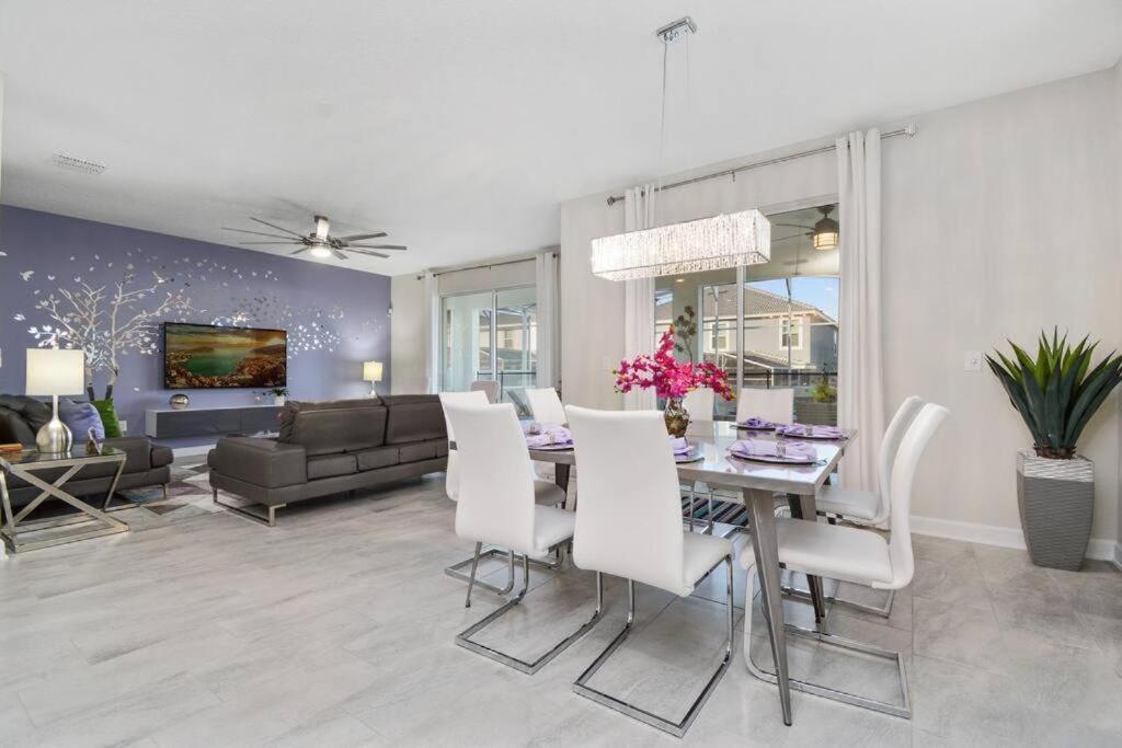Wonderful 18 Minutes Away From Disney! Villa